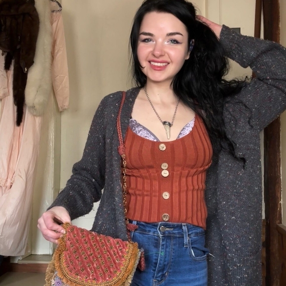 Sleeveless Ribbed Button-Front Tank in Rust - Picture 4 of 4